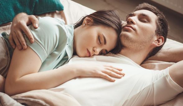 15 benefits of cuddling that will wow you