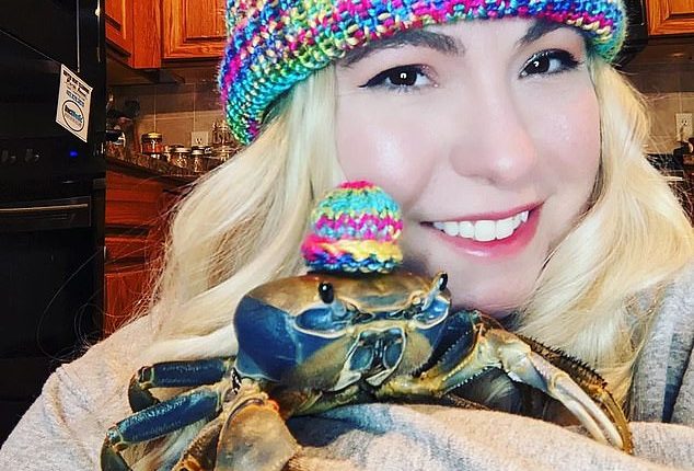 Omaha stay-at-home mom shoots to internet fame thanks to her pet CRAB Howie - Sound Health and Lasting Wealth